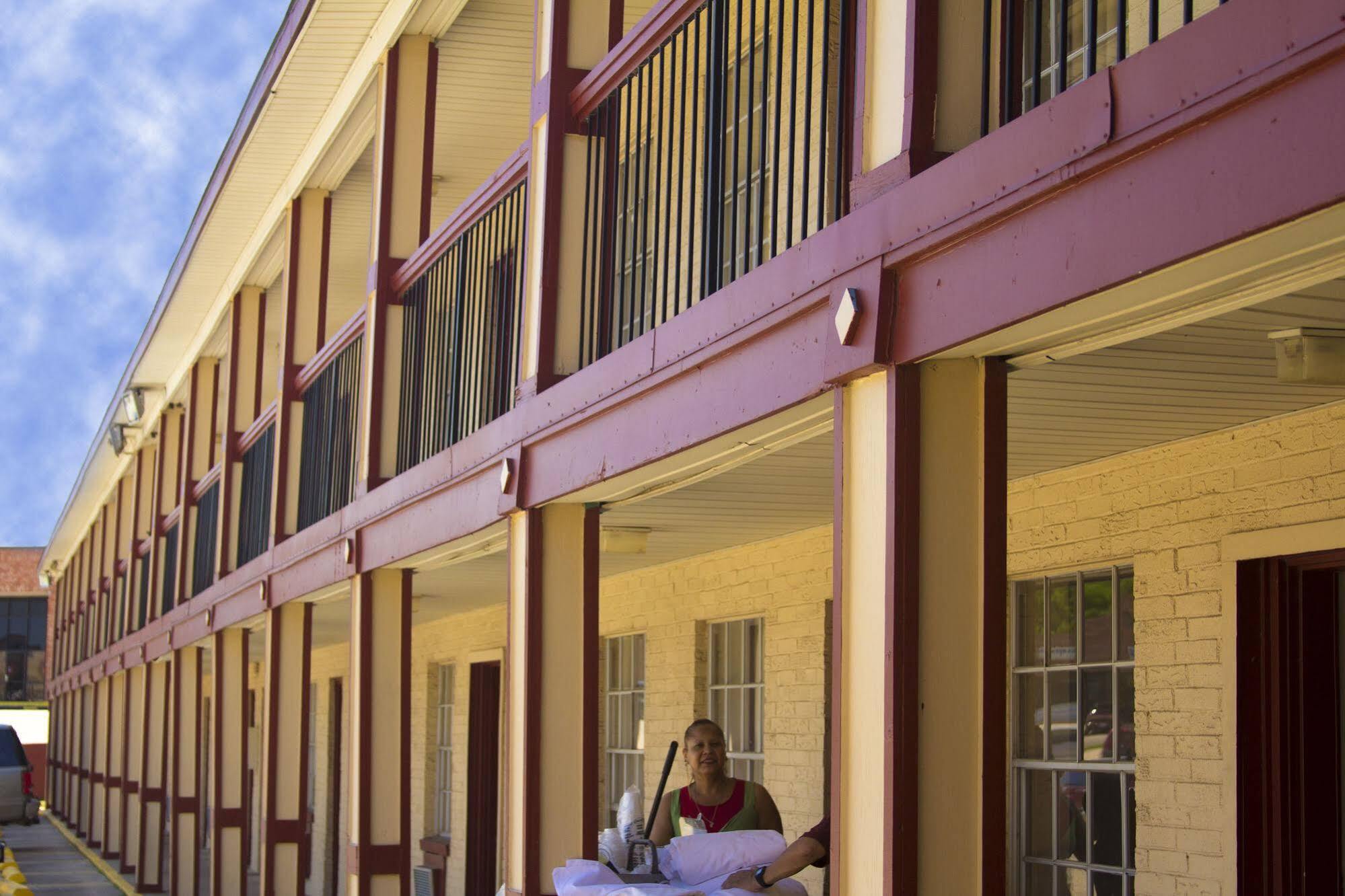 Sherman Inn Extérieur photo